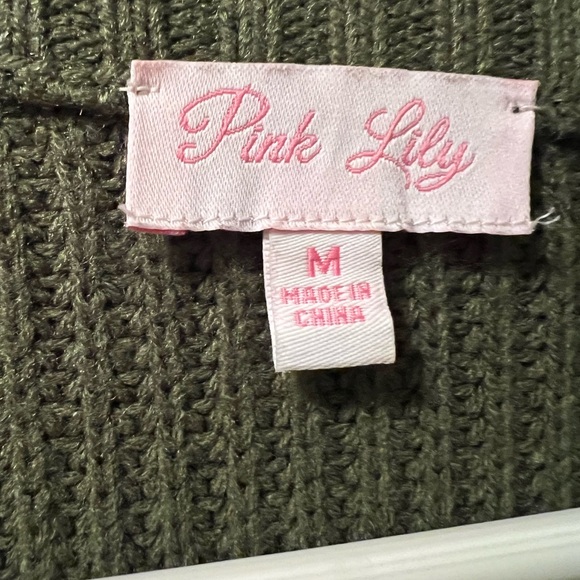 Pink Lily Green Casual Sweater with Striped Sleeves Size Medium - Picture 2 of 3